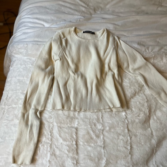 Brandy Melville Sweaters - Brandy Mellville crop sweater